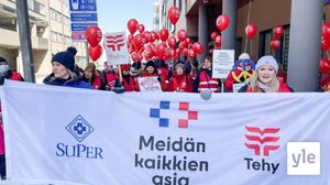Hoitajalakko alkoi tänään – seuraa Tehyn ja Superin mielenilmausta Kuopion torilta klo 12 alkaen: 01.04.2022 12.15