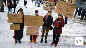 Jukolaisten mielenilmaus Jyväskylän keskustassa: "Kutsumuksella ei makseta laskuja!" (S): 06.04.2022 12.09