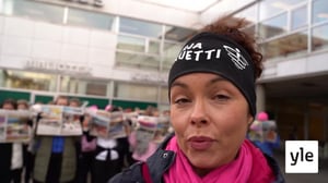 Svenska Yle live: Hurja Piruetti uppträder på gatan i Karis: 06.11.2019 11.04