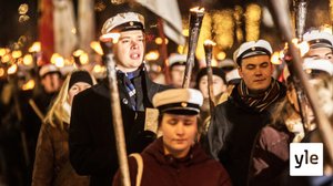 Opiskelijat juhlistavat itsenäisyyspäivää - ylioppilaiden soihtukulkue marssii halki Helsingin: 06.12.2019 18.16