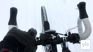 Pääkaupunkiseudulla testataan ympäristöystävällisempää liukkauden torjuntaa pyöräteillä: 11.12.2019 10.09