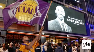 Yhdysvalloissa on surtu helikopterionnettomuudessa kuollutta koripallotähti Kobe Bryantia: 28.01.2020 10.34