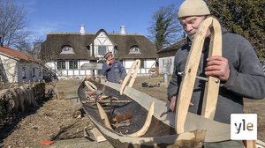 Frank ja veneenveistäjä viimeistelevät Suomessa veistelyn haapion: 05.03.2020 18.30