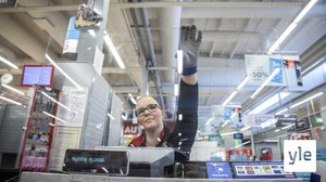 Kauppojen kassoille asennetaan suojapleksejä, jotta virus ei leviä: 30.03.2020 11.13