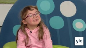 Susanna ja Säde leikkivät värileikkiä: 09.04.2020 12.00