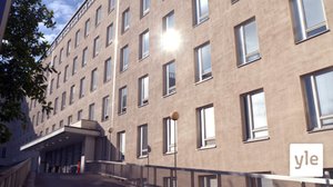 Svenska Yle live: Demonstration för att lätta på restriktionerna om närvaro vid förlossning: 08.05.2020 13.25