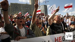 Valkovenäläiset  protestoivat presidentti Aljaksandr Lukašenkaa vastaan: 18.08.2020 12.10