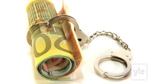 Taloudellisella väkivallalla kontrolloidaan toista ihmistä: 17.09.2020 10.49