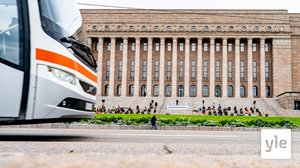 Svenska Yle live: Turismbranschen demonstrerar utanför Riksdagshuset - tutande bussar på parad: 24.09.2020 14.19