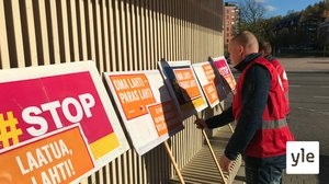 Mielenosoitus ateriapalvelujen kilpailuttamista vastaan Lahdessa: 05.10.2020 16.54