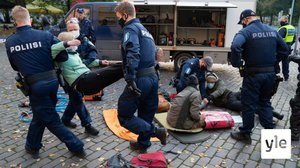 Poliisi käytti kaasusumutetta ilmastomielenosoittajia vastaan: 06.10.2020 09.43