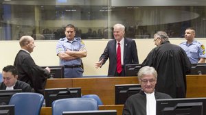 Yle Uutisluokka Triplet: Serbikenraali Ratko Mladic tuomittiin elinkautiseen vankeuteen: 23.11.2017 09.34