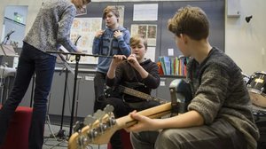 Yle Uutisluokka Triplet: Musiikinopetuksen taso vaihtelee peruskouluissa: 29.11.2017 11.20