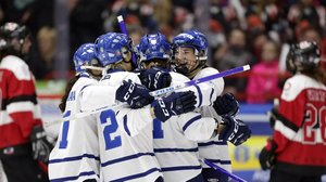 Yle Uutisluokka Triplet: Jääkiekkoammattilaisuus on naisille mahdotonta: 12.12.2017 23.02