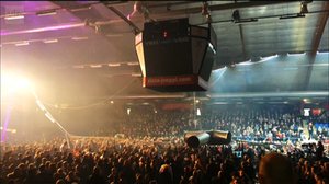 Yle Uutisluokka Triplet: Ilmastointiputki putosi yleisön niskaan kesken joulukonsertin: 18.12.2017 10.27