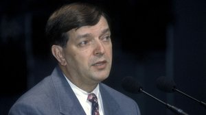 Kuka kumppaniksi Suomi-neidolle: Paavo Väyrynen (1993): 15.01.2018 01.30