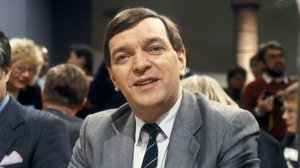 Minusta presidentti - Paavo Väyrysen kampanja alkaa (1987): 15.01.2018 01.35