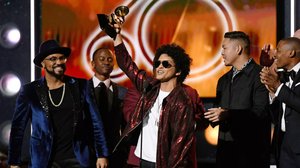 Yle Uutisluokka Triplet: Muusikot ottivat kantaa yhteiskunnallisiin ongelmiin Grammy-gaalassa: 30.01.2018 12.04