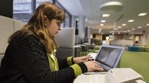 Yle Uutisluokka Triplet: Suomalaisten mielestä asenne ratkaisee työnsaannissa: 15.02.2018 10.51