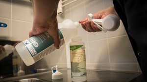 Yle Uutisluokka Triplet: Pääkaupunkiseudun lukioissa tutkitaan siivouskemikaalien vaikutusta koulujen sisäilmaan: 16.02.2018 11.01