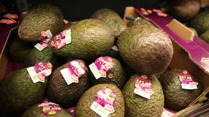 Yle Uutisluokka Triplet: Tekoälykamera voi tunnistaa pilaantuneen hedelmän ja lääkeväärennöksen: 19.02.2018 09.45