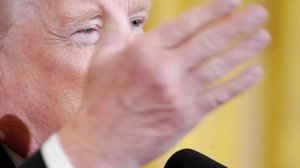 Yle Uutisluokka Triplet: Trump otti askeleen kohti aselakien tiukennusta: 21.02.2018 13.23