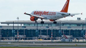 Yle Uutisluokka Triplet: Ero perinteisten lentoyhtiöiden ja halpalentoyhtiöiden välillä lähes hävinnyt: 23.02.2018 11.05