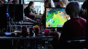 Yle Uutisluokka Triplet: Pelilähetyksillä on verkossa jopa puolen miljardin yleisö: 21.03.2018 11.23