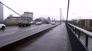 Yle Uutisluokka Triplet: EU patistaa automaana tunnettua Saksaa vähentämään ilmansaasteita: 18.04.2018 10.28