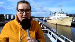 Lokalt live: Följ med då fartyget Sigyn bogseras bort från centrum av Åbo: 08.05.2018 09.34