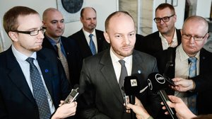 Siniset lupaa tehdä ison paljastuksen - tiedotustilaisuus eduskunnassa: 16.05.2018 14.46