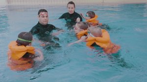 Vesihirmut uivat vaatteet yllä: 01.06.2018 02.50