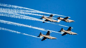 Puolustusvoimat esittelee lentokalustoaan Kaivopuiston edustalla Helsingissä: 02.06.2018 15.34