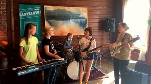Lokalt live: Följ med till lägret där unga kvinnor lär sig ta plats i musikbranschen: 14.06.2018 11.50