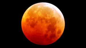 Täydellinen kuunpimennys Helsingin taivaalla: 28.07.2018 00.15