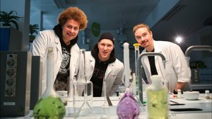 Tulta, tuhoa ja nallekarkkeja: 14.08.2018 00.01