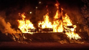 Autot roihusivat Göteborgin lähiöissä: 15.08.2018 11.58