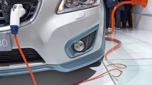 Japanilaisprofessori: Sähköautoilun mullistava akku valmis 5-10 vuodessa: 31.08.2018 11.57