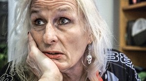 Dok: Kiekkoa ja korkokenkiä: 12.10.2018 06.00