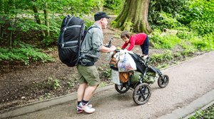 Kiehtova maailma: Mies ja lastenrattaat: 23.10.2018 19.00