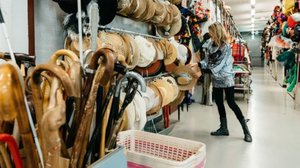 Lokalt live: Vågar du låta dina barn välja hur du ska klä dig? I dag släpps barnen lösa i Yles garderober: 16.11.2018 10.20