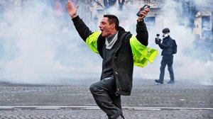 Pariisissa mellakoidaan presidentti Macronin verouudistusta vastaan: 24.11.2018 13.26