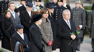 Presidentti Mauno Koiviston hautamuistomerkin paljastustilaisuus: 25.11.2018 12.26