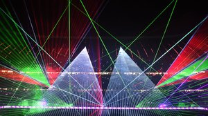 Espoo loihtii taivaalle laser-esityksen – katso suorana kello 18.18 alkaen : 31.12.2018 18.33