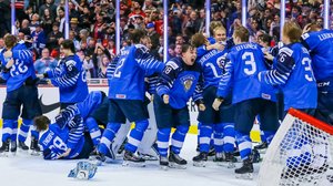 Kultajoukkue palaa kotiin – Suomi juhlii jääkiekon nuorten maailmanmestaruutta: 07.01.2019 22.23