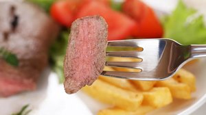 Suomalainen mies syö liikaa punaista lihaa eikä naistenkaan ruokavaliossa ole hurraamista: 10.01.2019 10.34