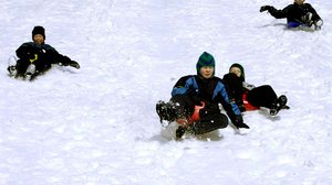 Svenska Yle live från Borgå: Sportlovsglädje i solig pulkabacke: 21.02.2019 13.05