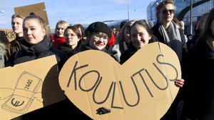 Opiskelijat osoittivat mieltä maksuttoman lukion ja ammattikoulun puolesta: 27.02.2019 10.58