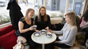 Ylen kysely: Nuoret naiset ovat samanikäisiä miehiä huolestuneempia: 07.03.2019 10.47