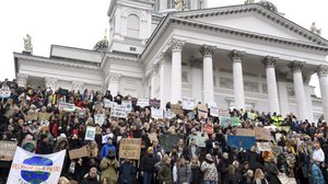 Svenska Yle live: Internationella  klimatstrejkdagen- följ med på klimatstrejken i Helsingfors: 15.03.2019 10.45
